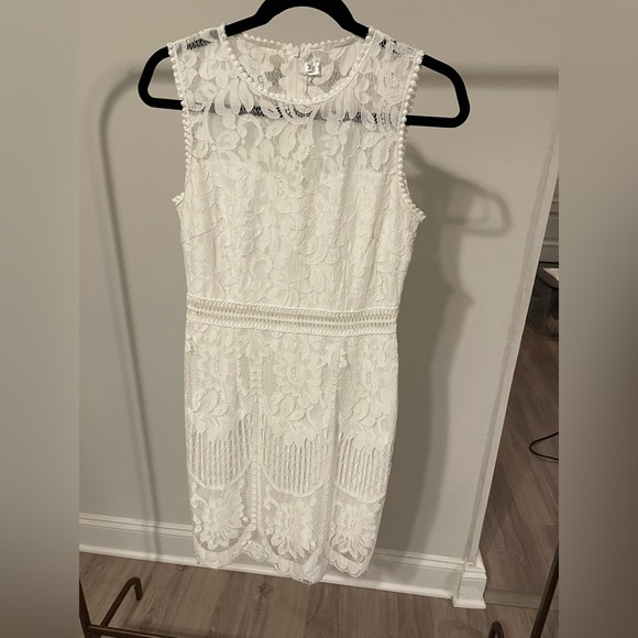 Dresses & Skirts - White Lace Bridal Embroidered Dress EUC